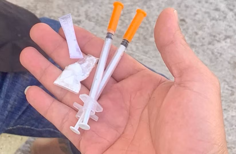 Truy bắt đối tượng bỏ chạy lòi ra xe trộm cắp và ma tuý -0