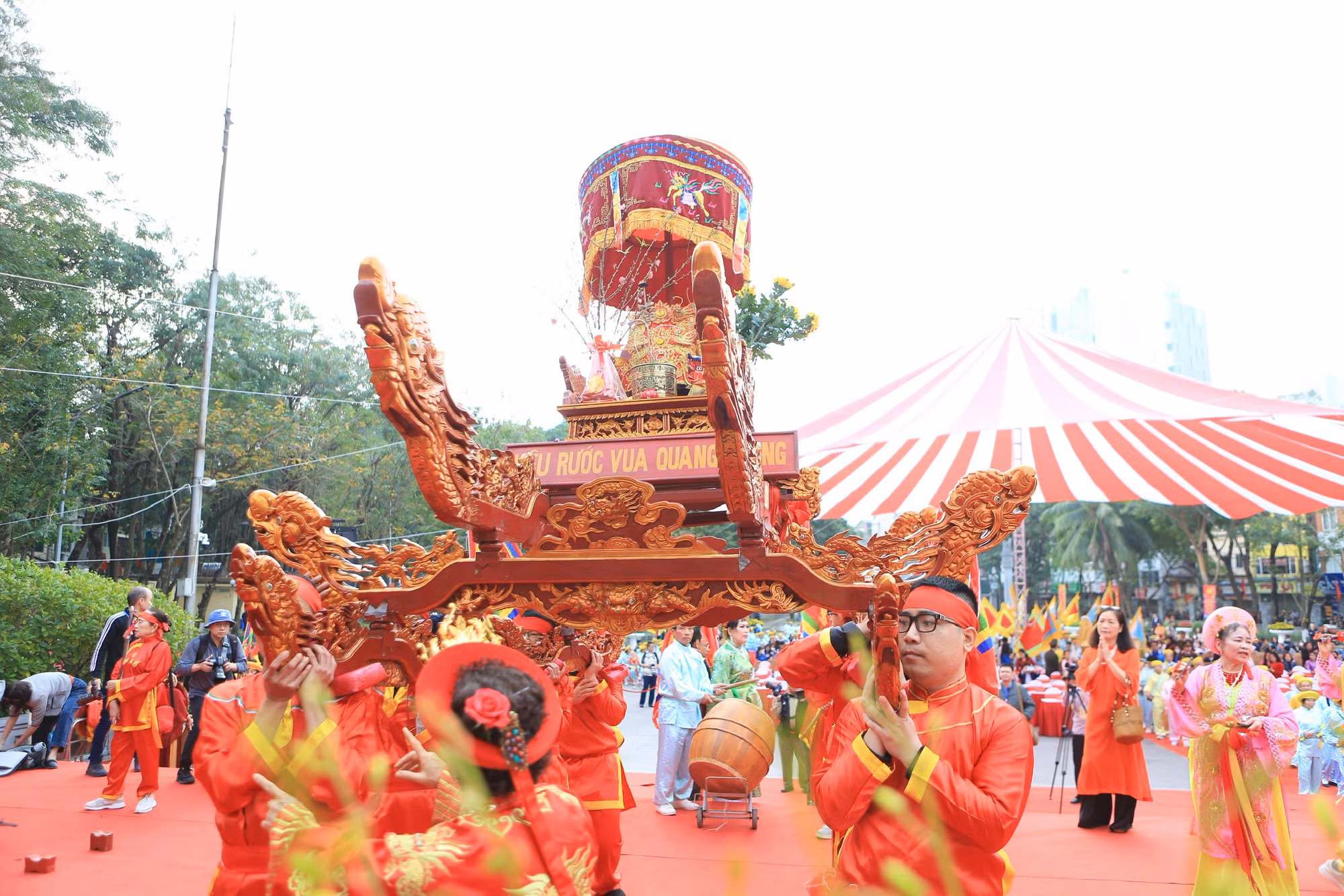 Tưng bừng khai hội Gò Đống Đa -0