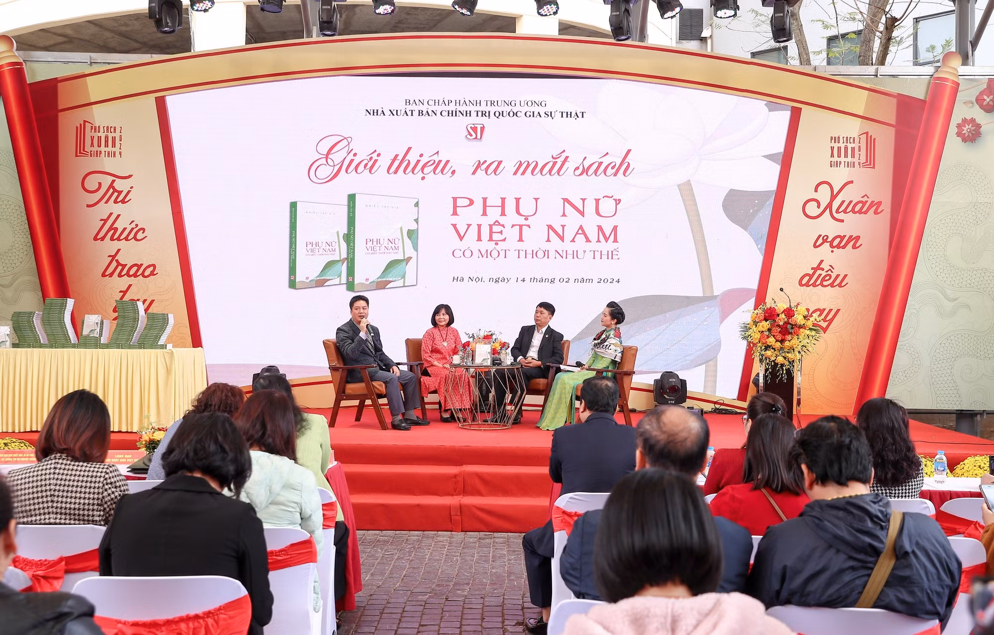 Rộn ràng Phố sách Hà Nội -0