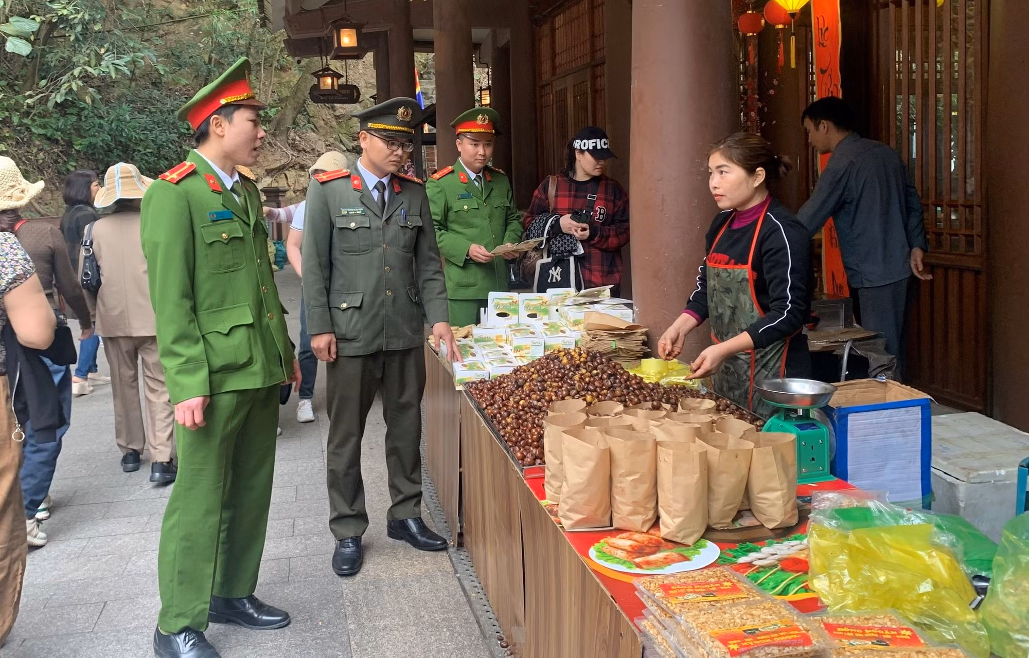 Công an tỉnh Quảng Ninh nỗ lực đảm bảo Lễ hội Xuân Yên Tử bình yên, an toàn -0