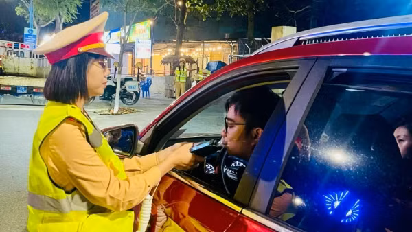 Nhiều tài xế vi phạm nồng độ cồn ngay ngày đầu tiên Tết Nguyên đán