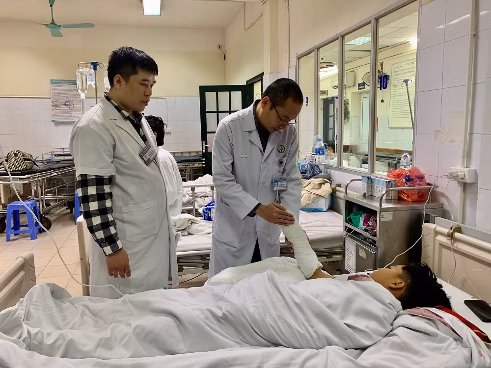Nhiều người bị trọng thương do pháo nổ -0