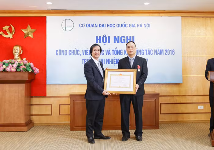 Người thầy thắp sáng ước mơ, mở đường cho thế hệ trẻ hội nhập với nền khoa học thế giới -0