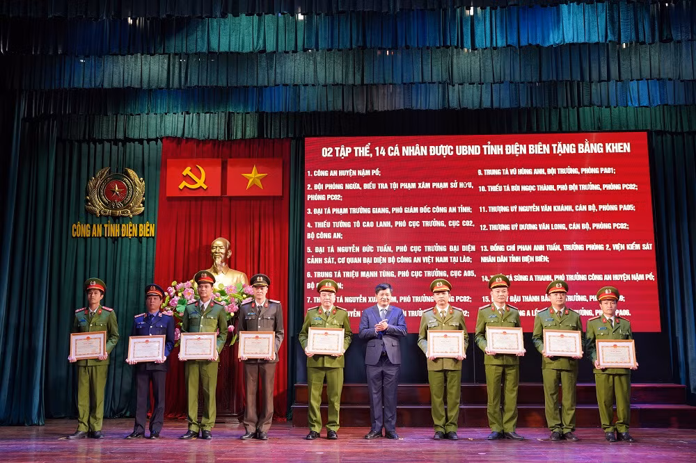 Khen thưởng cá nhân và tập thể thuộc Công an Điện Biên đạt thành tích trong bảo đảm ANTT Tết Nguyên đán 2024 -0