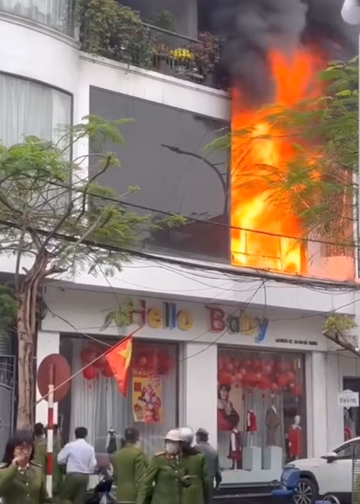 Đang cháy lớn cửa hàng ngày “vía thần tài” tại Hải Phòng -0