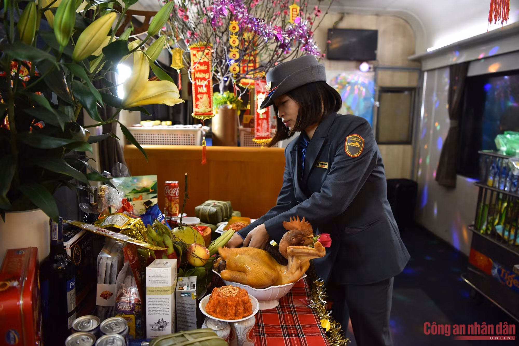 Chuyến tàu đêm giao thừa -0