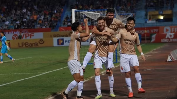 HLV Kiatisuk có chiến thắng đầu tiên cùng CLB Công an Hà Nội tại V.league