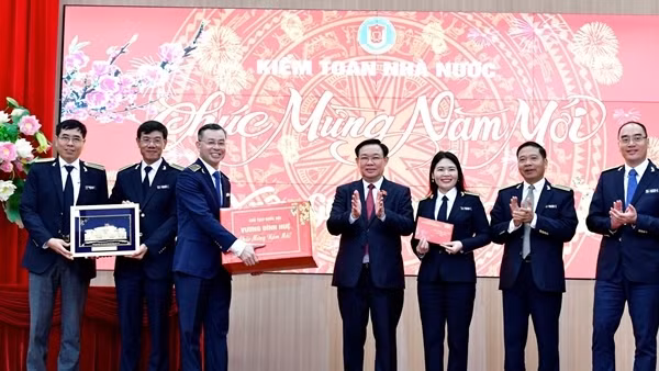 Chủ tịch Quốc hội Vương Đình Huệ chúc tết Kiểm toán nhà nước