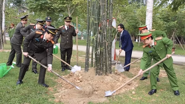 Công an các địa phương phát động Tết trồng cây 2024