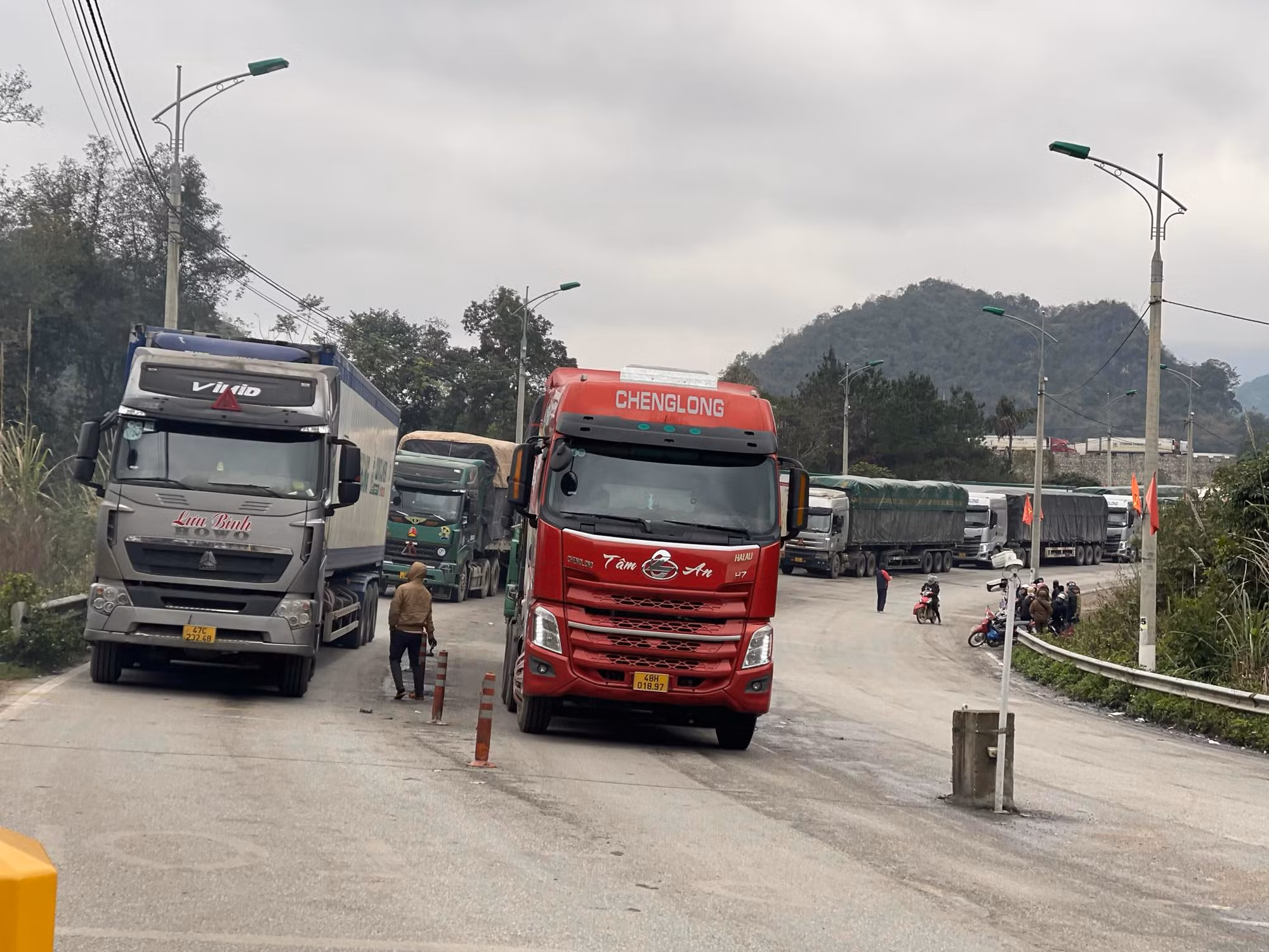 Cửa khẩu Hữu Nghị và Tân Thanh chính thức hoạt động trở lại sau kỳ nghỉ Tết Nguyên đán -0