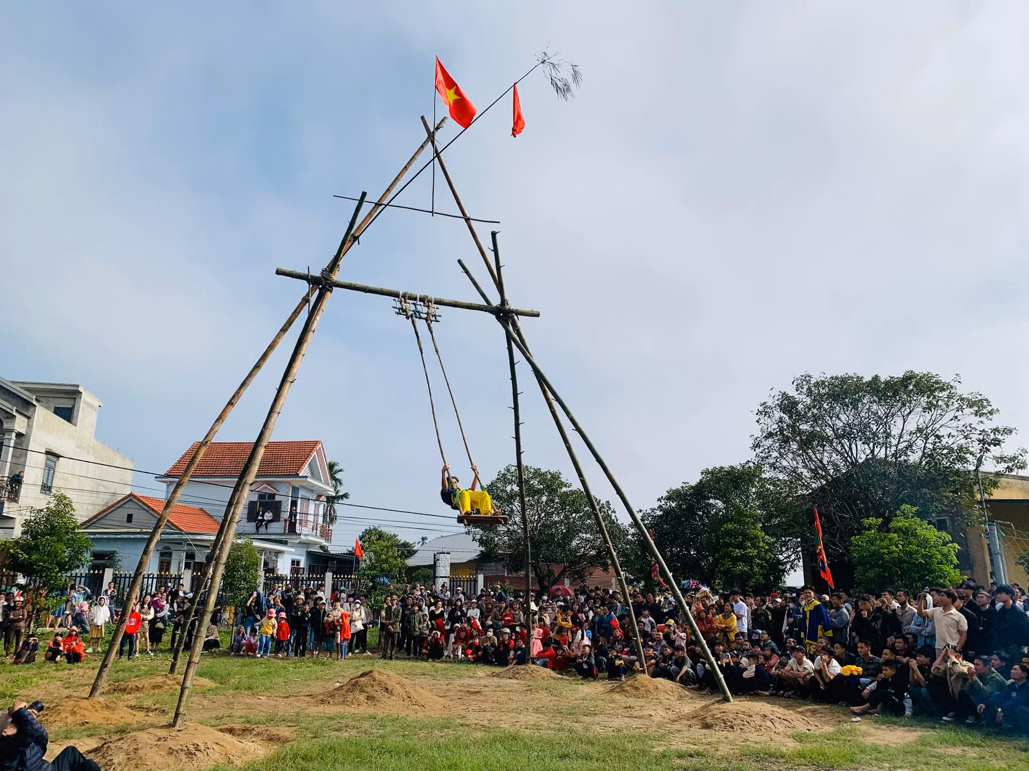 Tưng bừng hội đu tiên truyền thống làng Gia Viên ngày mùng 4 Tết -0