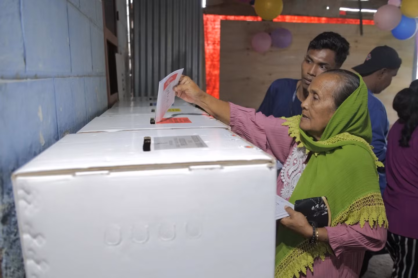 Sơ bộ bầu cử tại Indonesia: Tướng lĩnh quân đội đang dẫn đầu -0