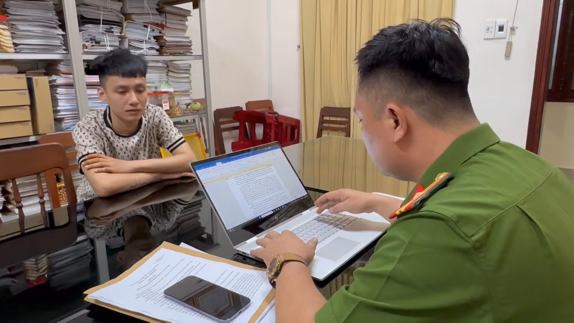 Bắt truy nã thợ tóc có hành vi giết người -0