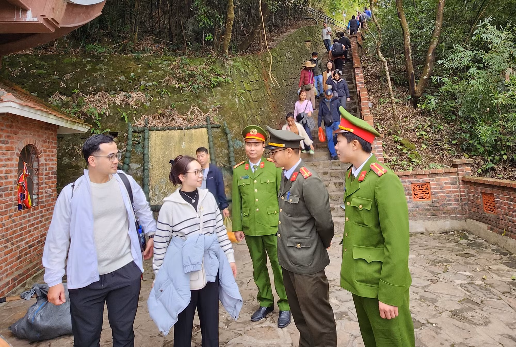 Công an tỉnh Quảng Ninh nỗ lực đảm bảo Lễ hội Xuân Yên Tử bình yên, an toàn -0