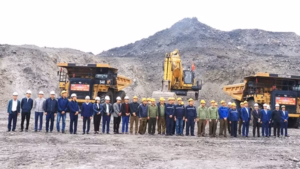 Các đơn vị của TKV đồng loạt ra quân sản xuất với khí thế mới