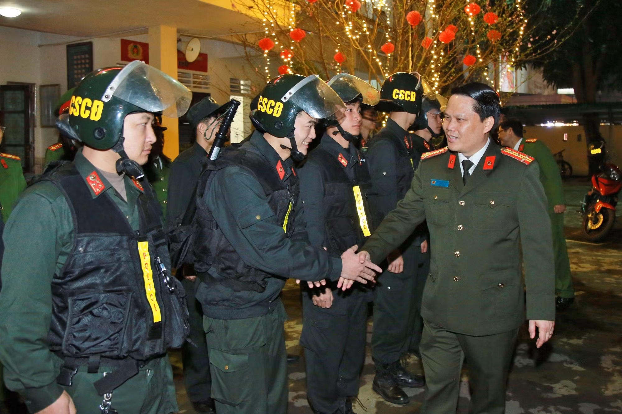 Công an các địa phương bảo đảm tuyệt đối an toàn đêm giao thừa Tết Nguyên đán Giáp Thìn 2024 -0