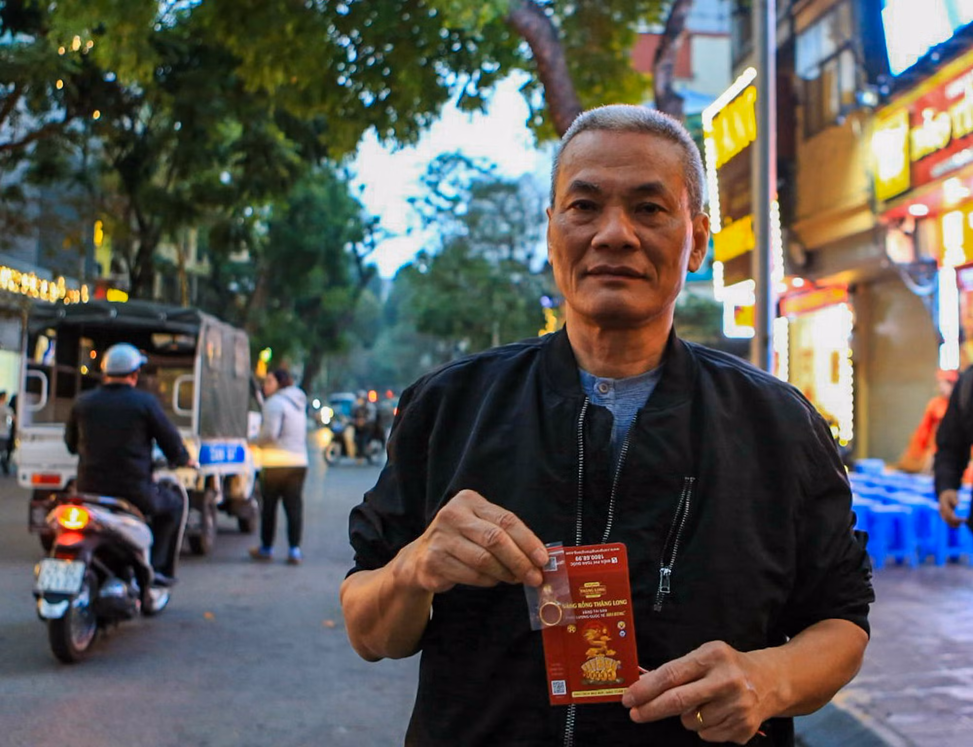 Tấp nập tiệm vàng ngày vía thần tài -2