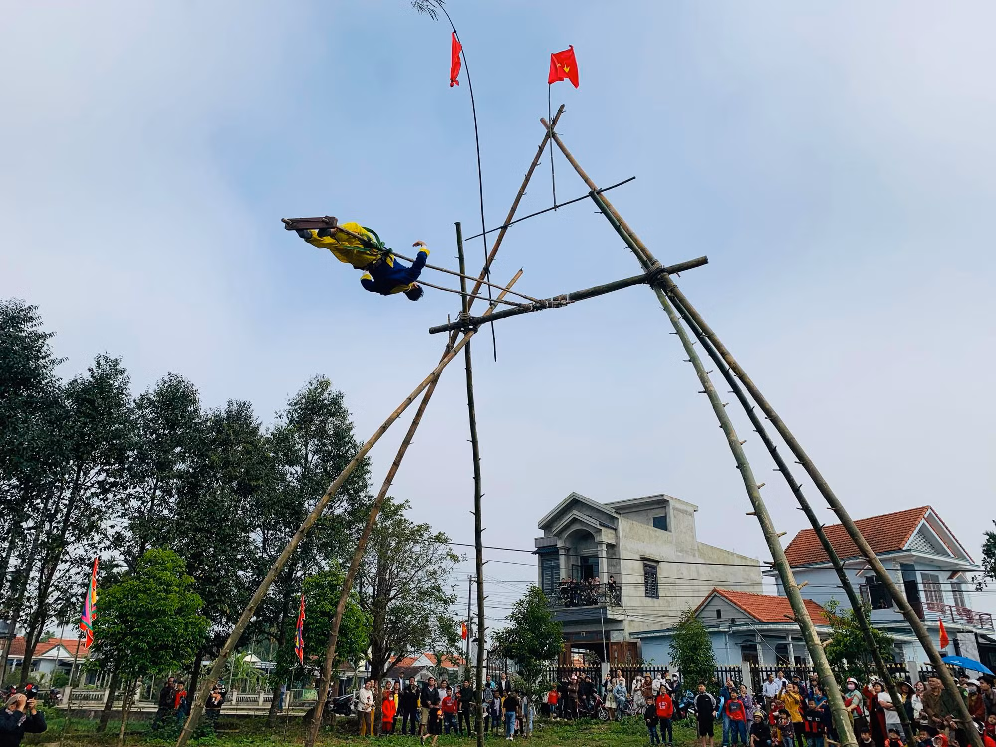 Tưng bừng hội đu tiên truyền thống làng Gia Viên ngày mùng 4 Tết -0
