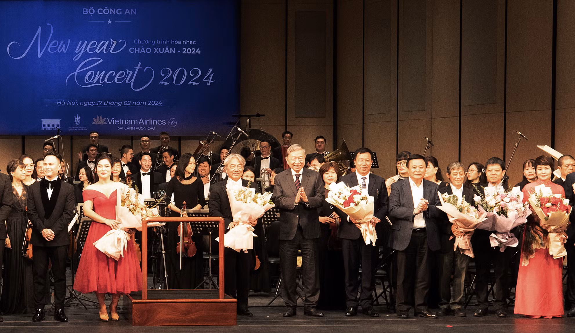 Hòa nhạc chào xuân 2024: Tinh tế, sang trọng và đậm sắc xuân -0