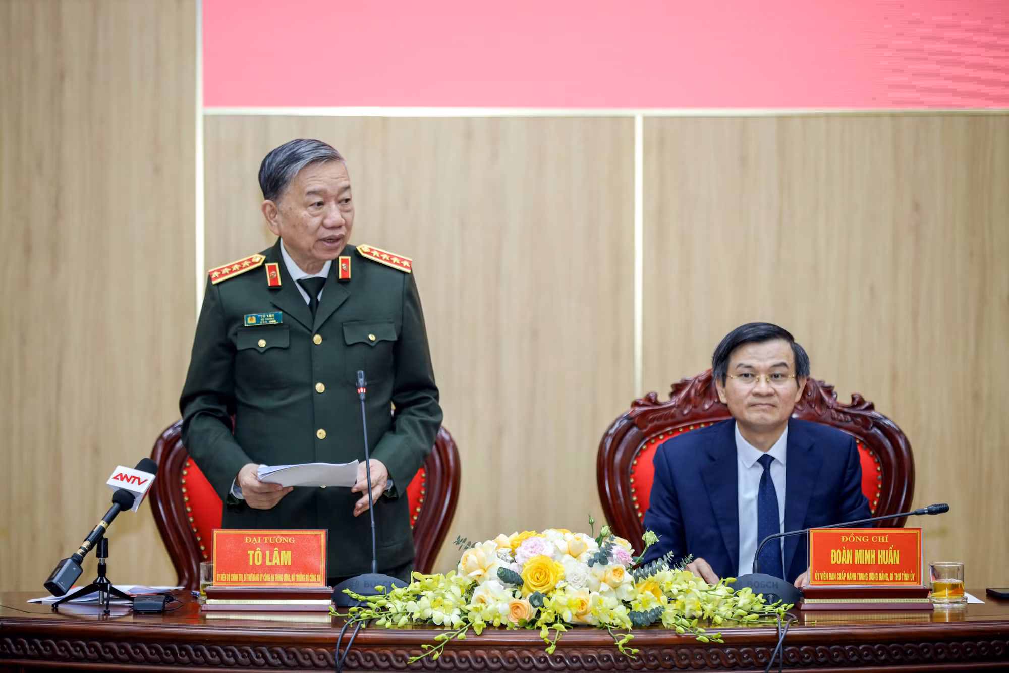 Bộ trưởng Tô Lâm làm việc với Ban Thường vụ Tỉnh ủy Ninh Bình -0