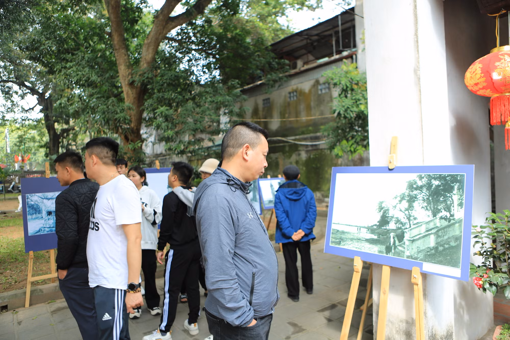 Hà Nội tập nập khách du xuân trong ngày cuối kỳ nghỉ Tết Giáp Thìn 2024 -0