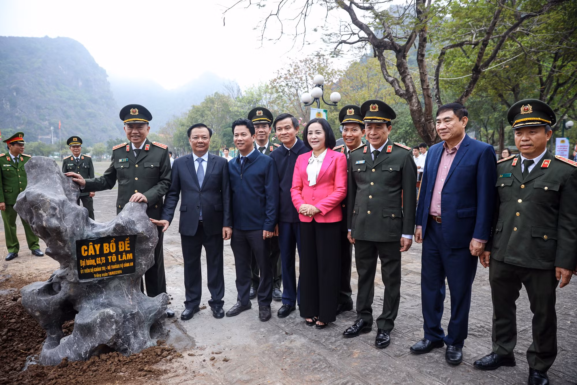 Bộ Công an phát động “Tết trồng cây năm 2024 - Vì một Việt Nam xanh” -0