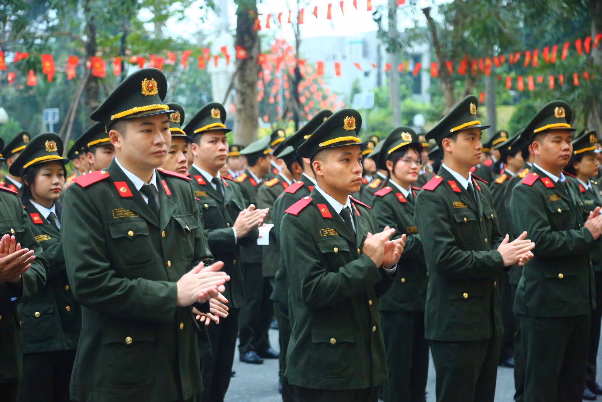 Niềm tự hào của học viên CAND trong lần đầu cầm lá phiếu -0
