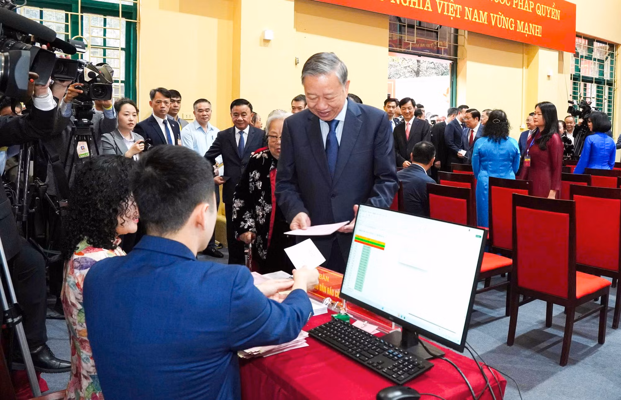 Tổng Bí thư Tô Lâm thực hiện quyền bầu cử, góp phần lan tỏa tinh thần Ngày hội toàn dân -0