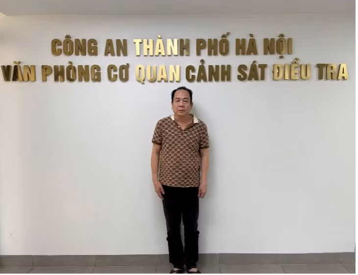 Vận động nhiều đối tượng truy nã ra đầu thú -0