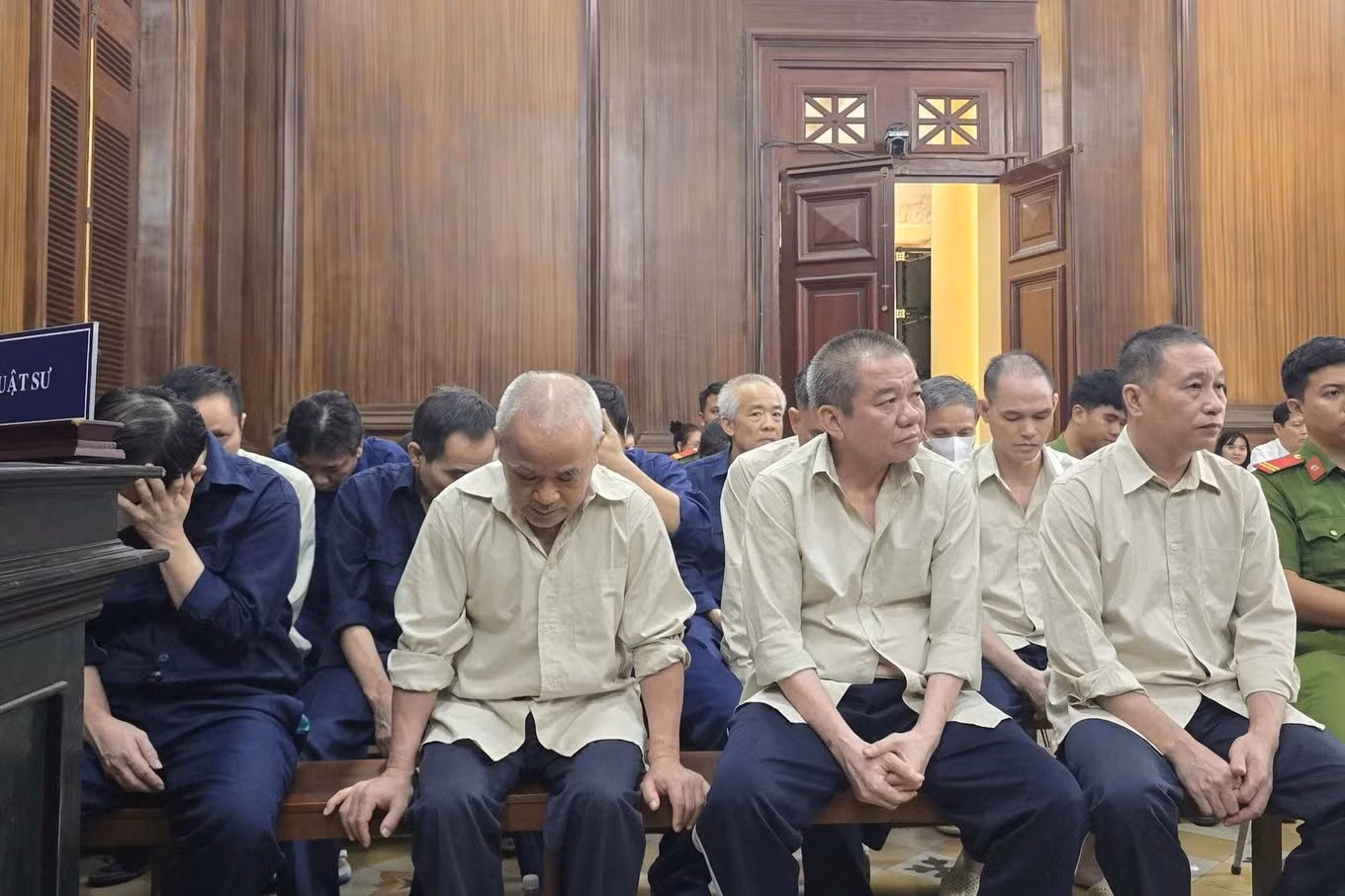 Cấp chứng chỉ trái phép, Giám đốc trung tâm đào tạo lái xe bị đề nghị 30 năm tù -0