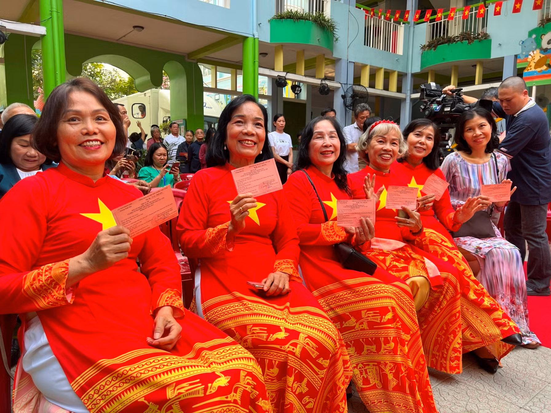 Cử tri TP Hồ Chí Minh nô nức tham gia bầu cử -0