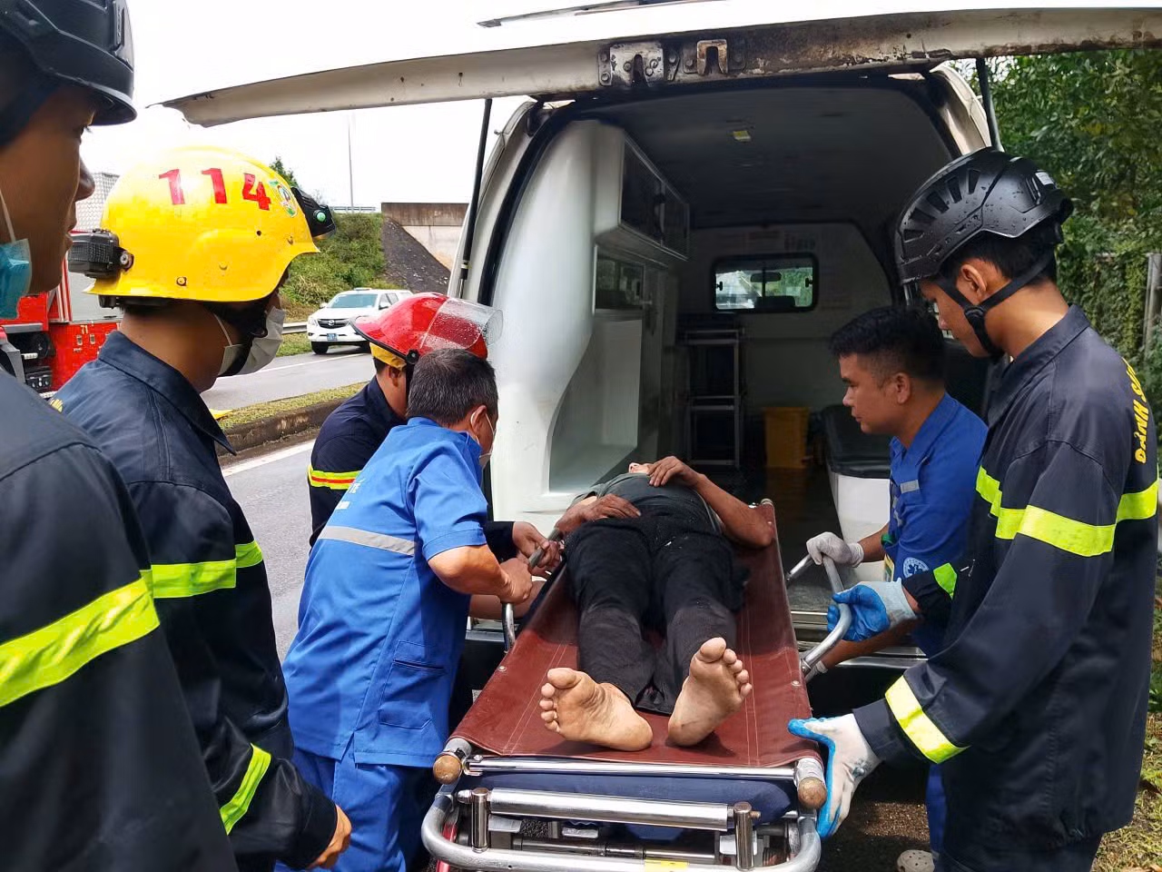 Kịp thời giải cứu tài xế mắc kẹt trong vụ tai nạn trên cao tốc Đà Nẵng – Quảng Ngãi -0