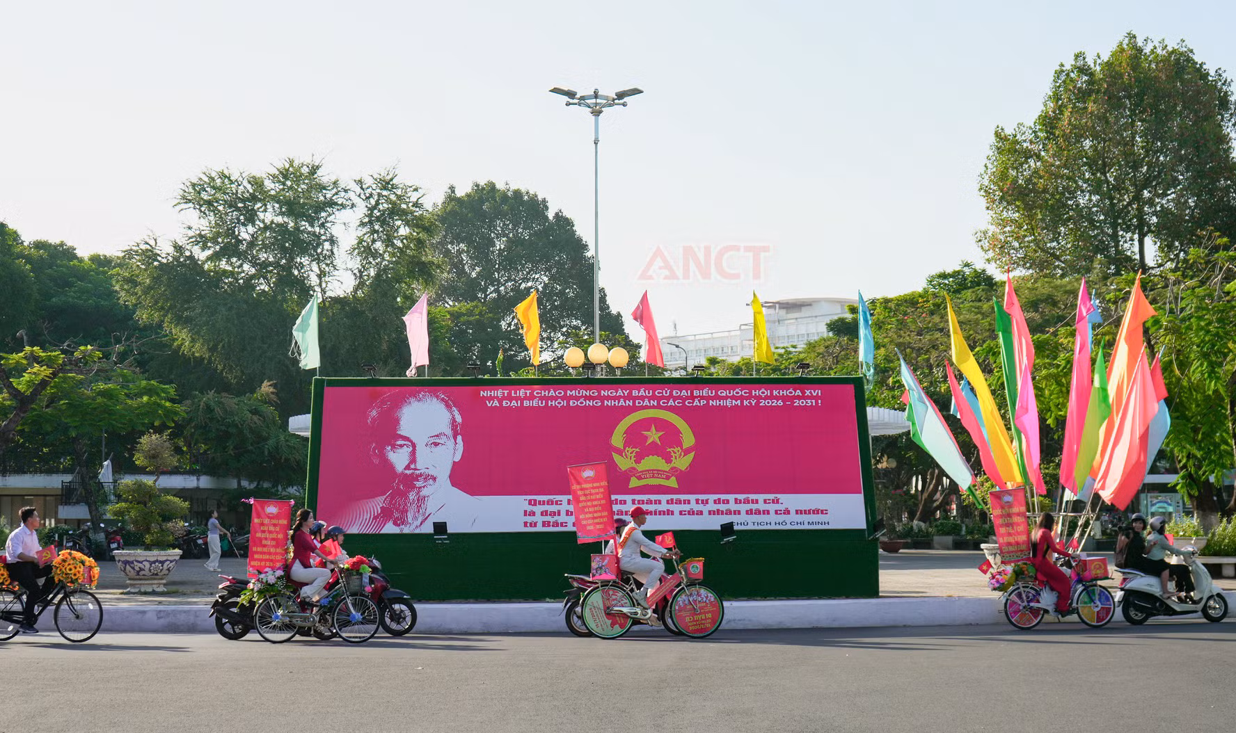 Vững vàng an ninh cho ngày hội của toàn dân -0