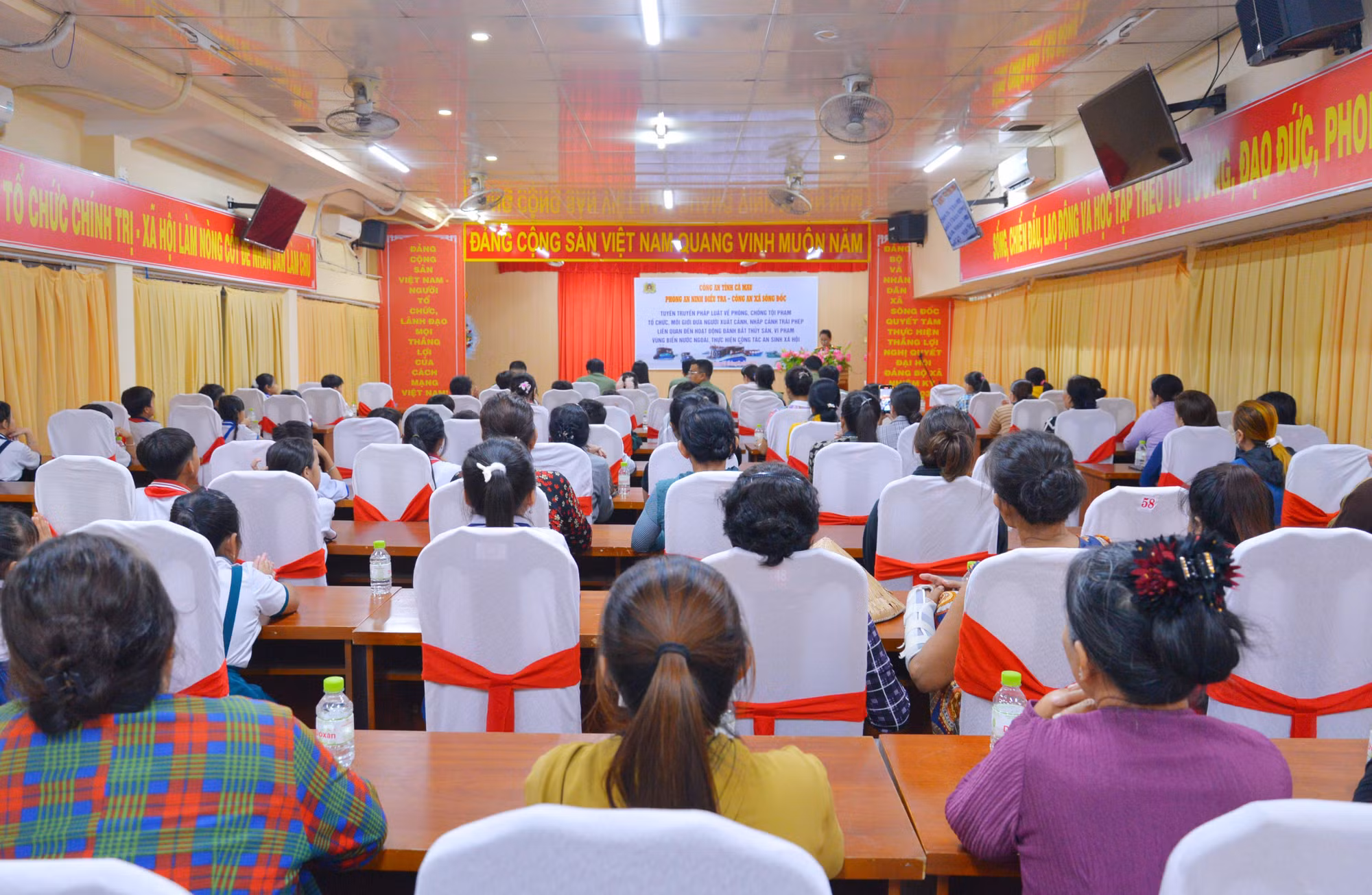 Nỗ lực ngăn chặn khai thác thủy sản bất hợp pháp tại vùng biển cực Nam Tổ quốc -0
