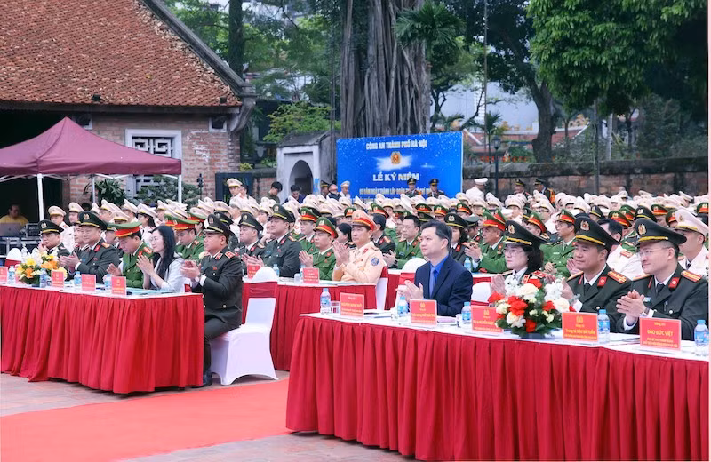 Tuyên dương 10 Gương mặt trẻ Công an Thủ đô xuất sắc tiêu biểu năm 2025 -0