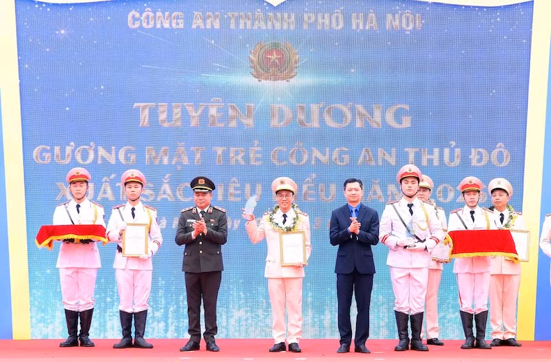 Tuyên dương 10 Gương mặt trẻ Công an Thủ đô xuất sắc tiêu biểu năm 2025 -1