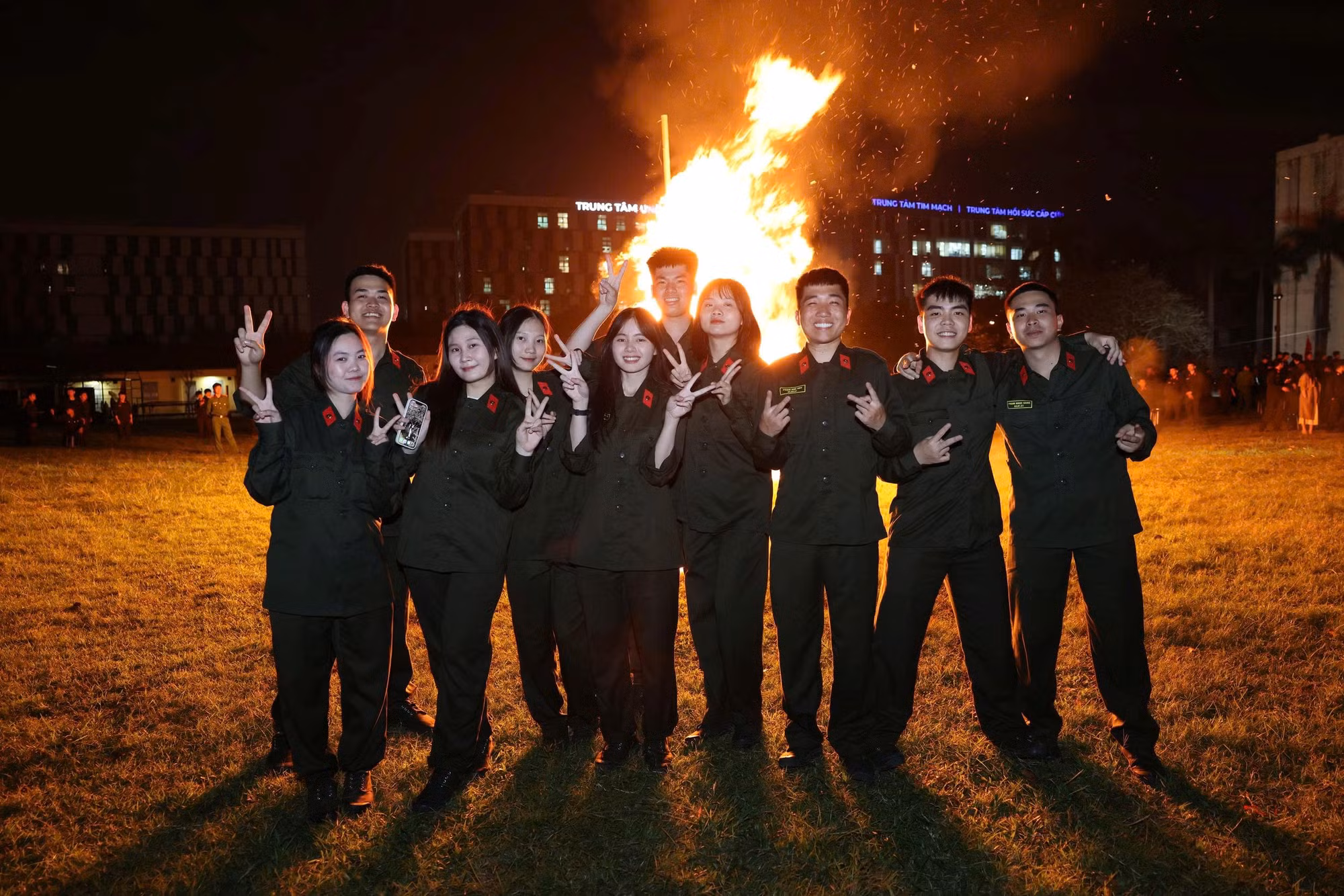 “Món quà đặc biệt” dành cho các tân binh -0