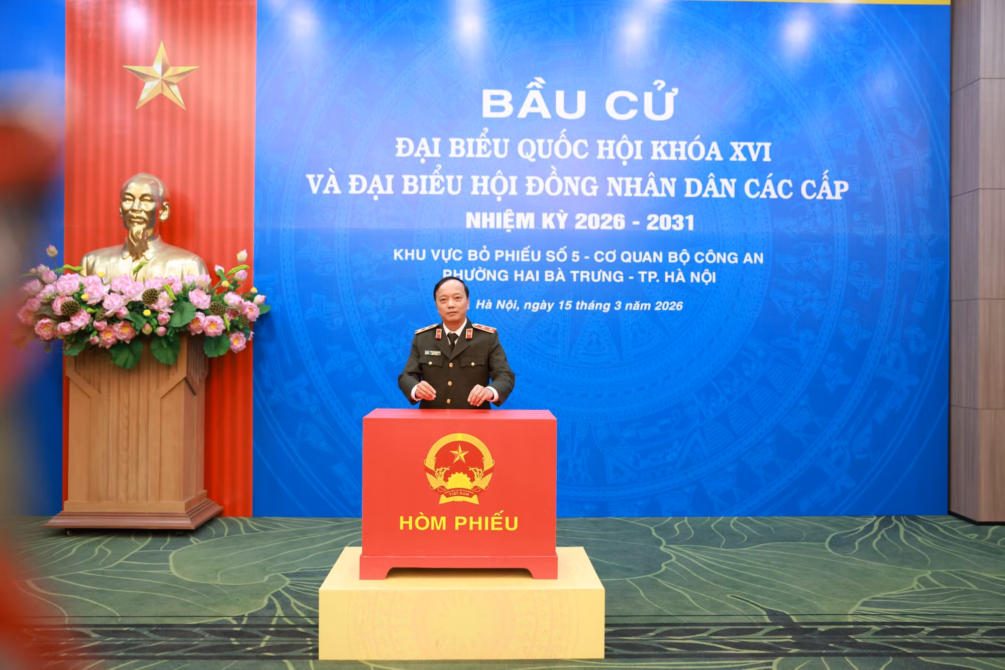 Lãnh đạo Bộ Công an tham gia bỏ phiếu khu vực bỏ phiếu số 5, đơn vị bầu cử số 1 -0