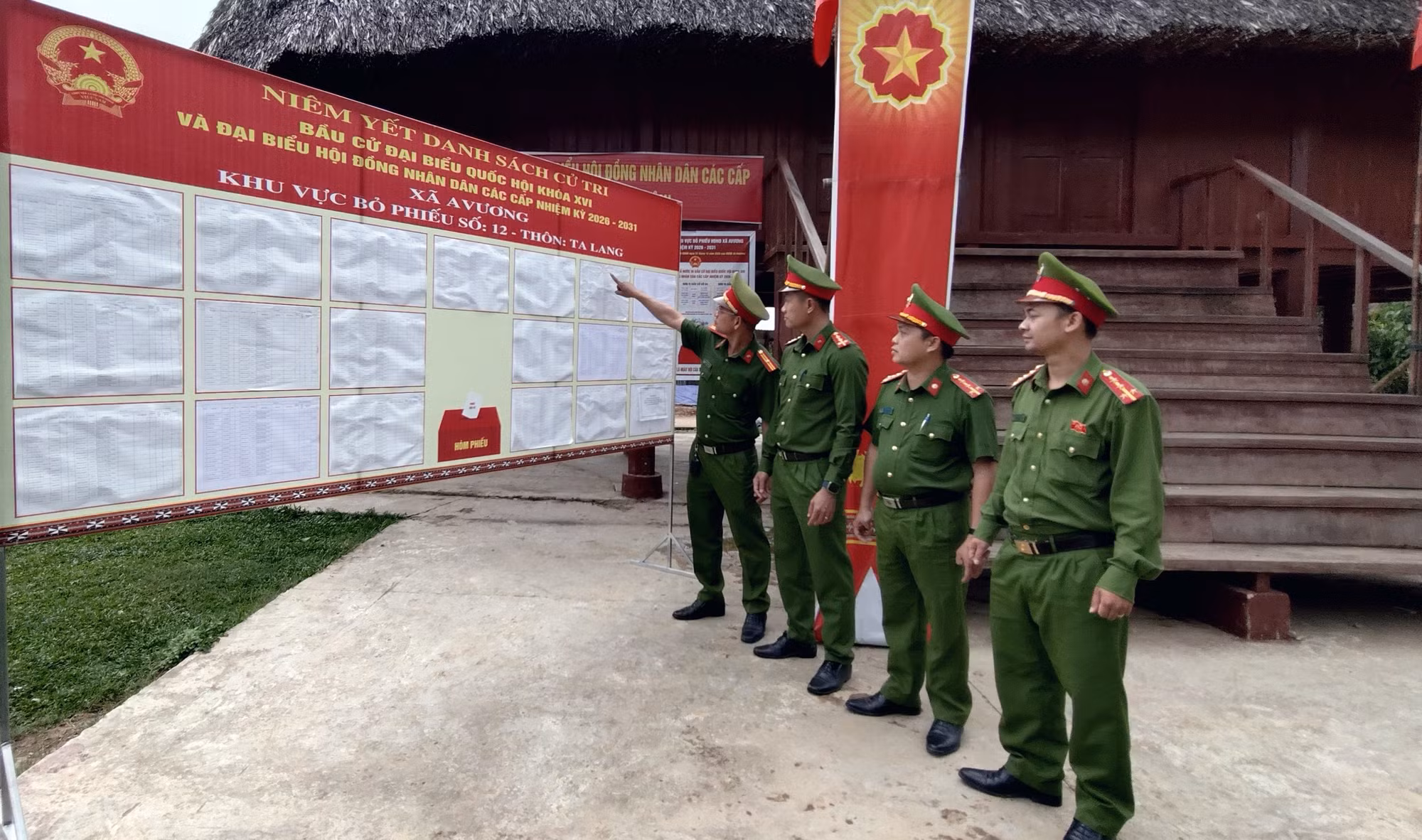 Mang Ngày hội non sông về những bản làng biệt lập -0