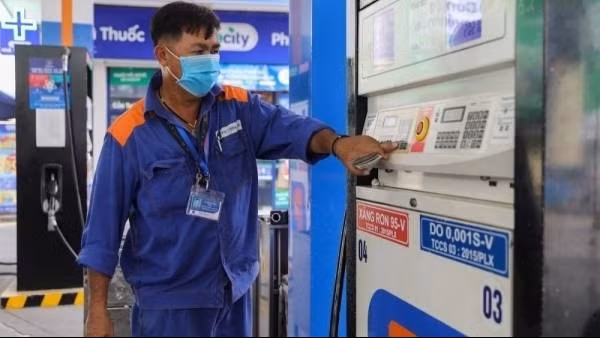 Giá xăng dầu đồng loạt giảm mạnh, dầu hỏa giảm gần 8.000 đồng/lít