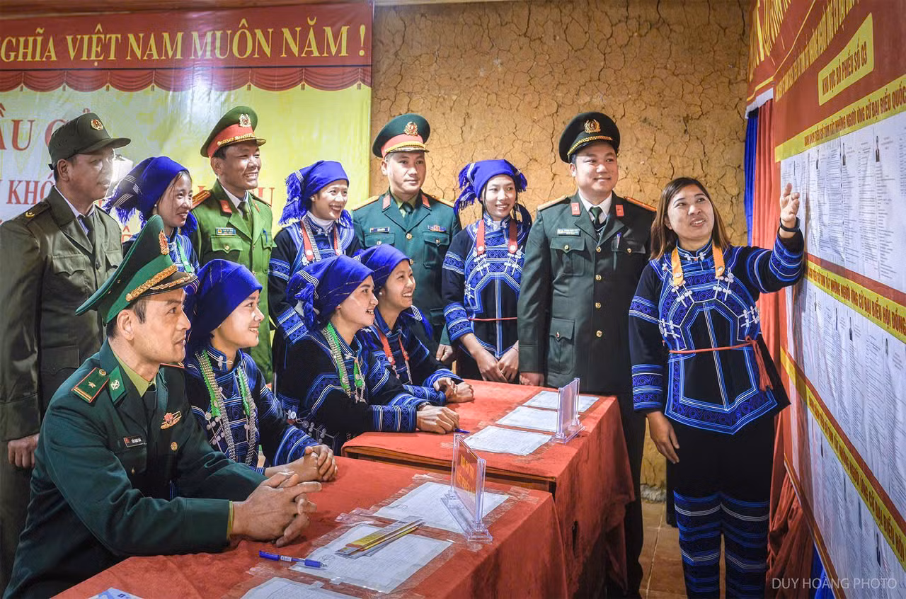 Công an cơ sở đổi mới phương thức tuyên truyền pháp luật và thông tin bầu cử ở vùng đồng bào dân tộc thiểu số -0