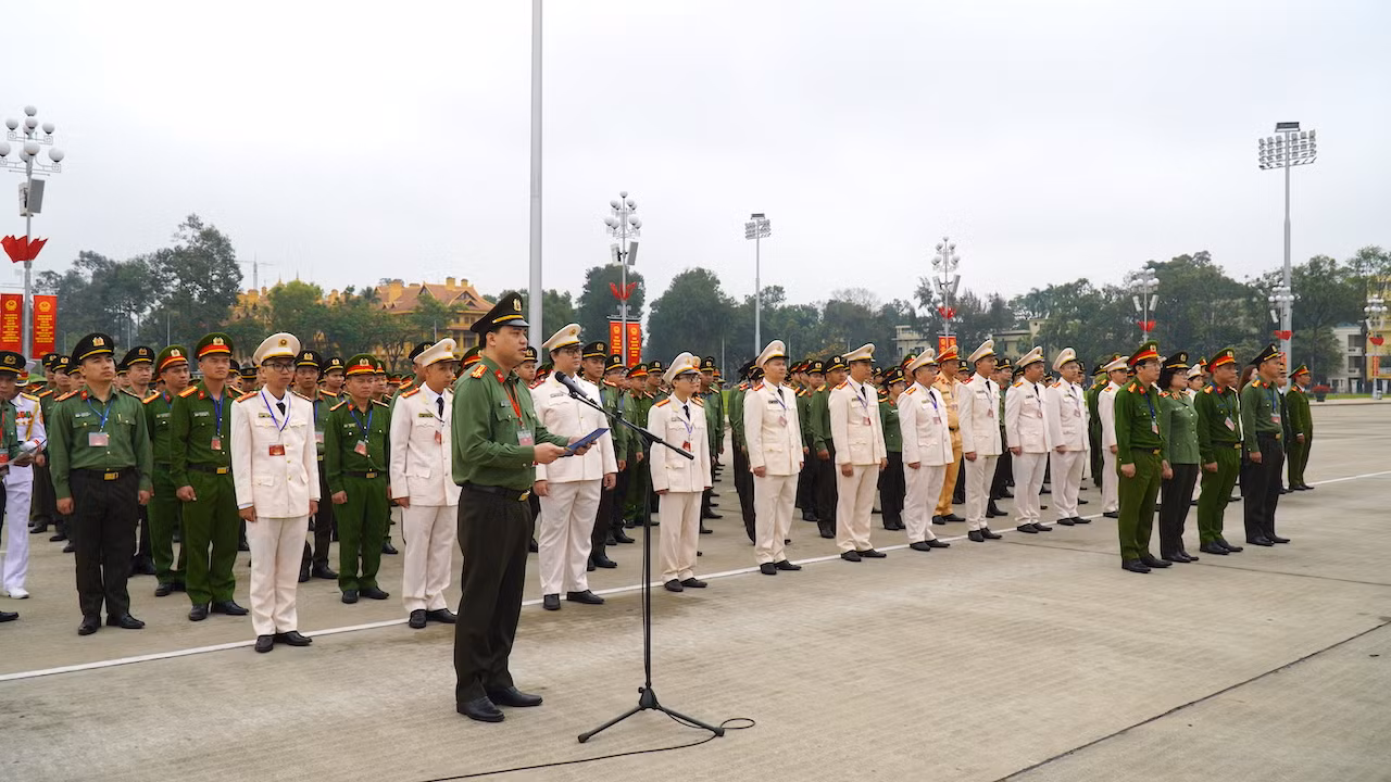 Đoàn đại biểu tuổi trẻ CAND vào Lăng viếng Chủ tịch Hồ Chí Minh -1