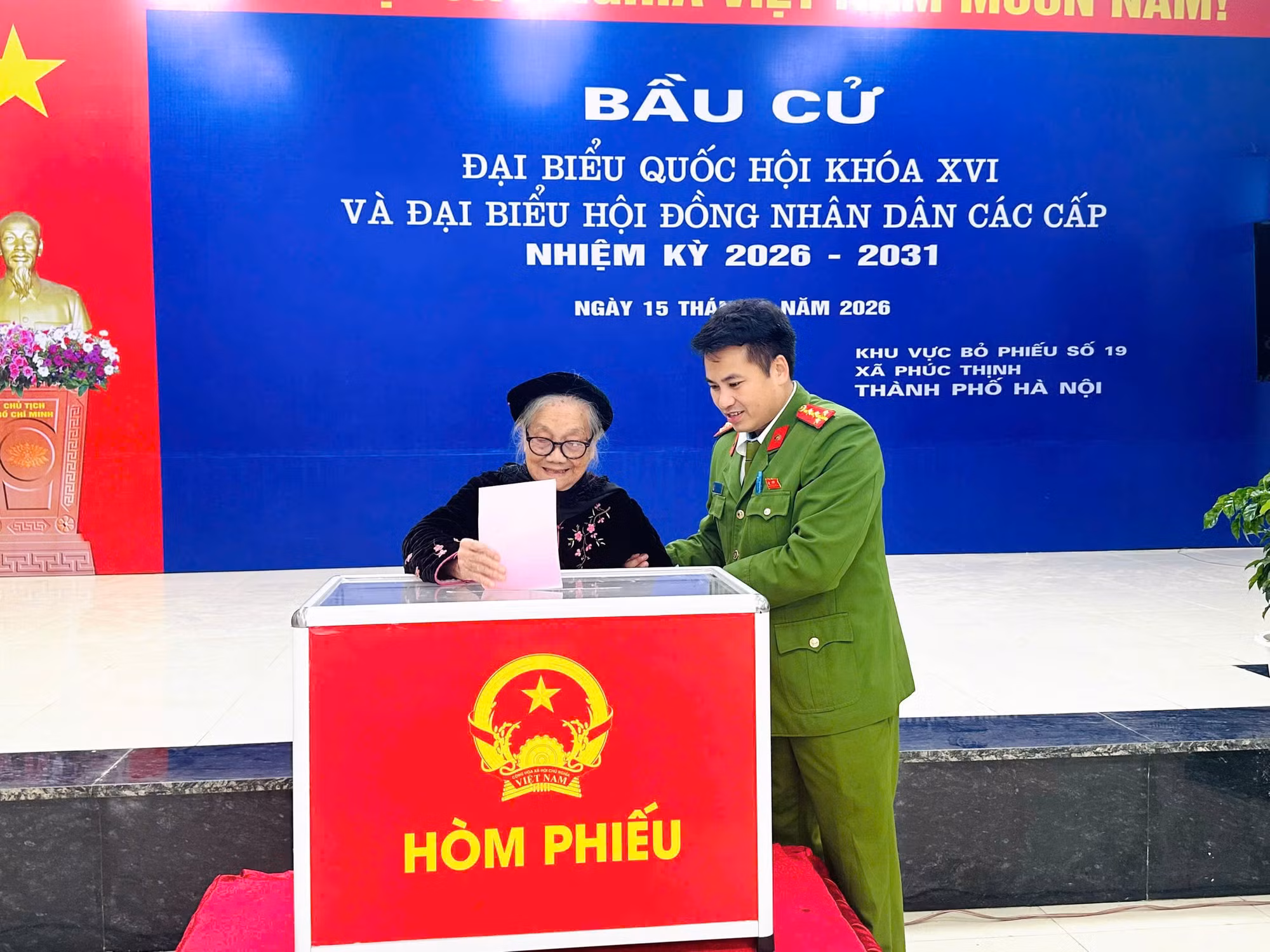 Những hình ảnh đẹp của Công an Thủ đô trong ngày bầu cử -0