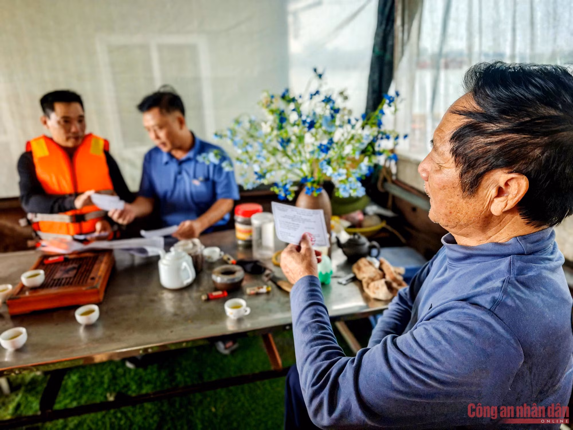 Những lá phiếu cử tri cùng Cảnh sát đường thuỷ đến với bà con sông nước -2