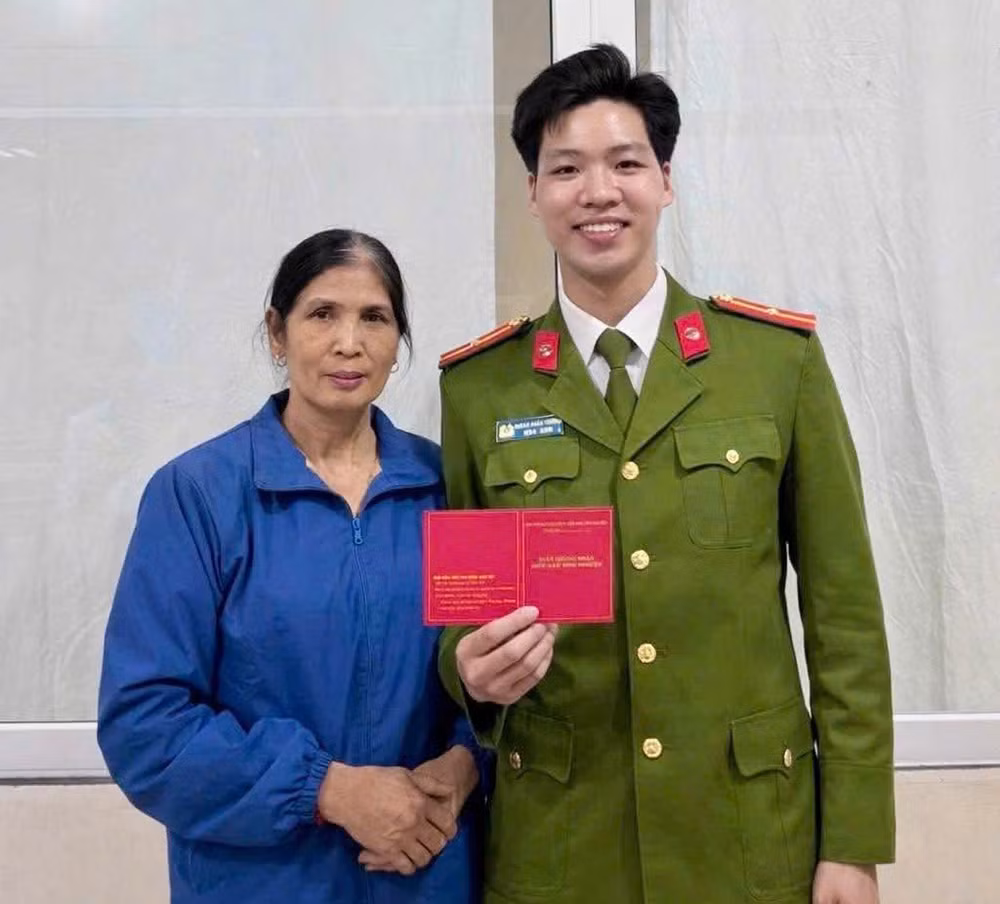 Thiếu úy Công an kịp thời cứu bệnh nhân qua cơn nguy kịch -1