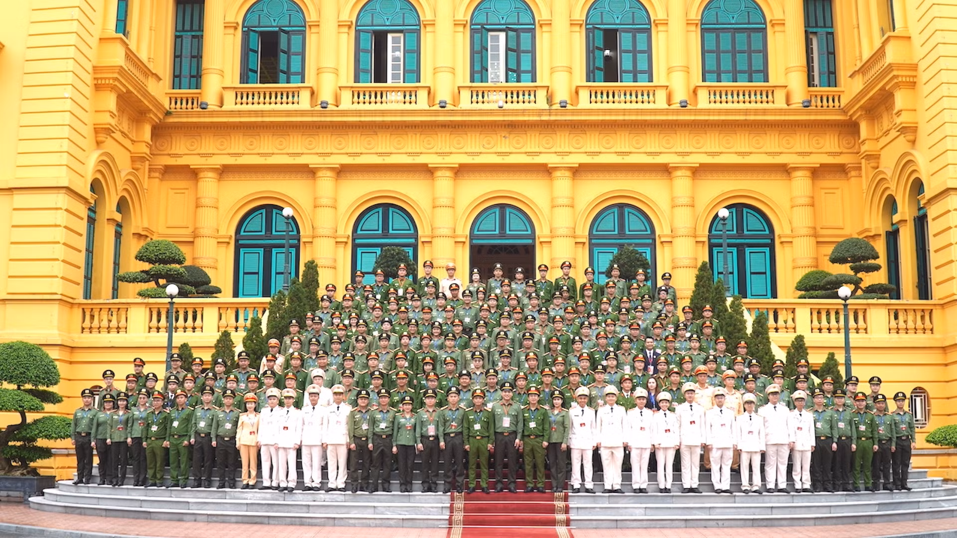 Đoàn đại biểu tuổi trẻ CAND vào Lăng viếng Chủ tịch Hồ Chí Minh -0