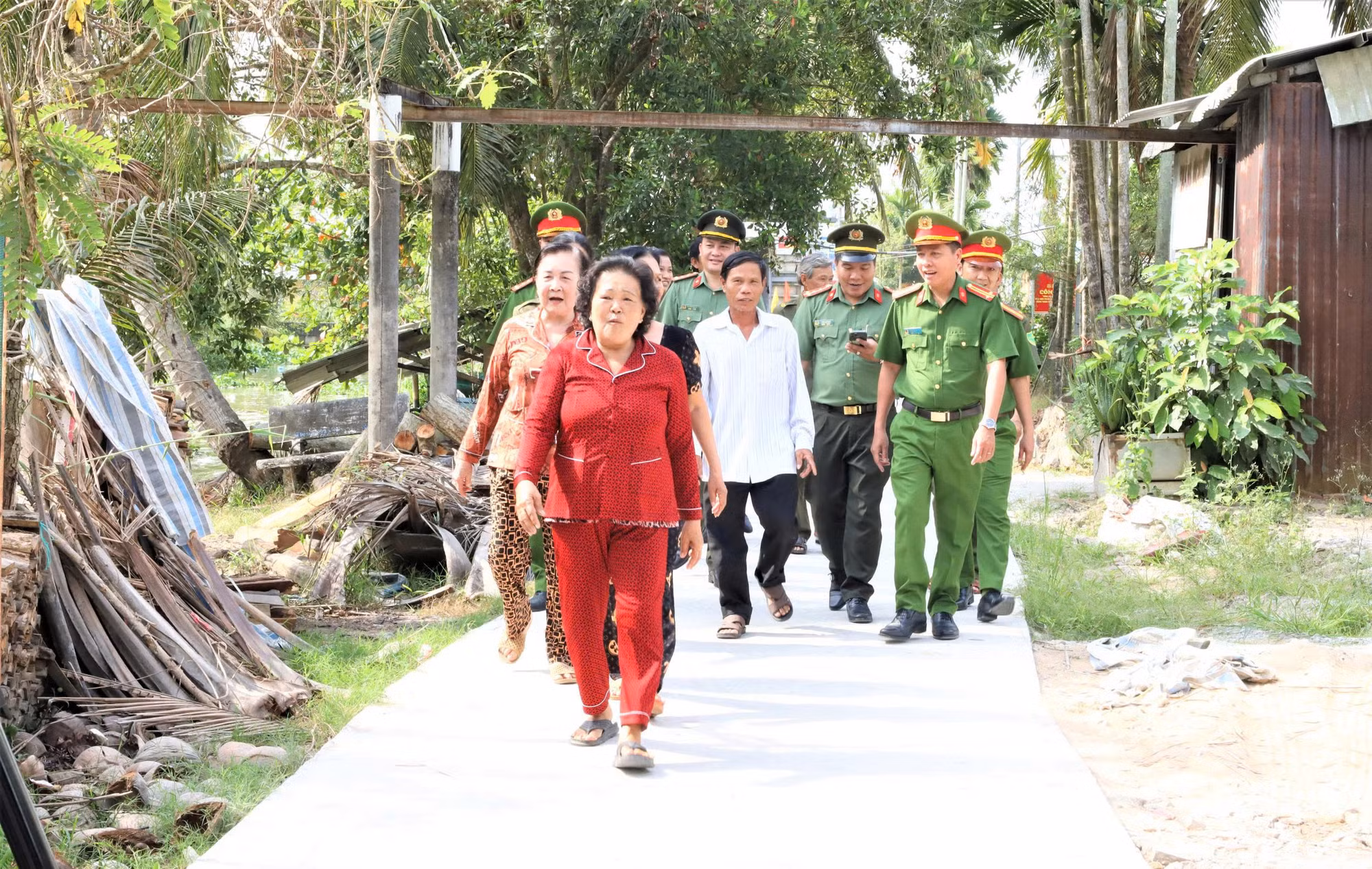 Con đường thắm tình quân dân -0