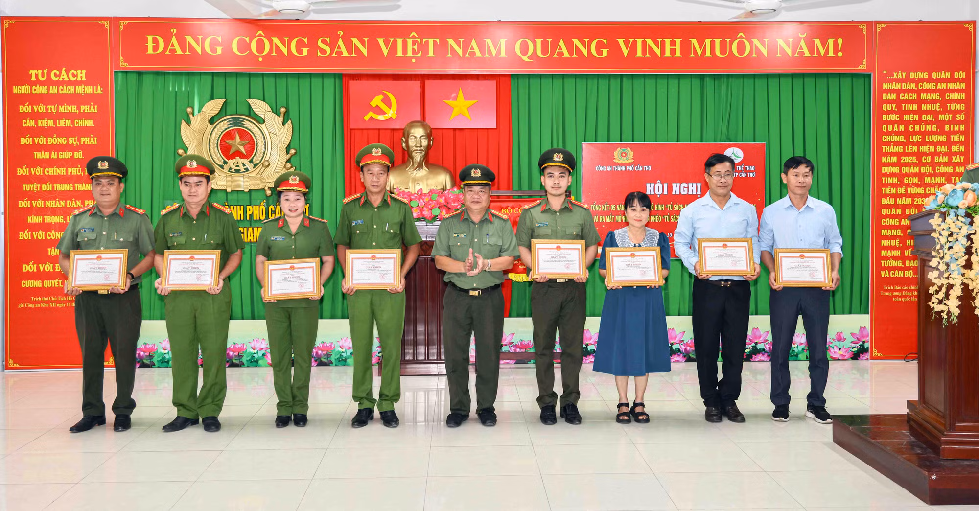 Tủ sách hướng thiện - cầu nối “hoàn lương” cho những con người lầm lỡ -0