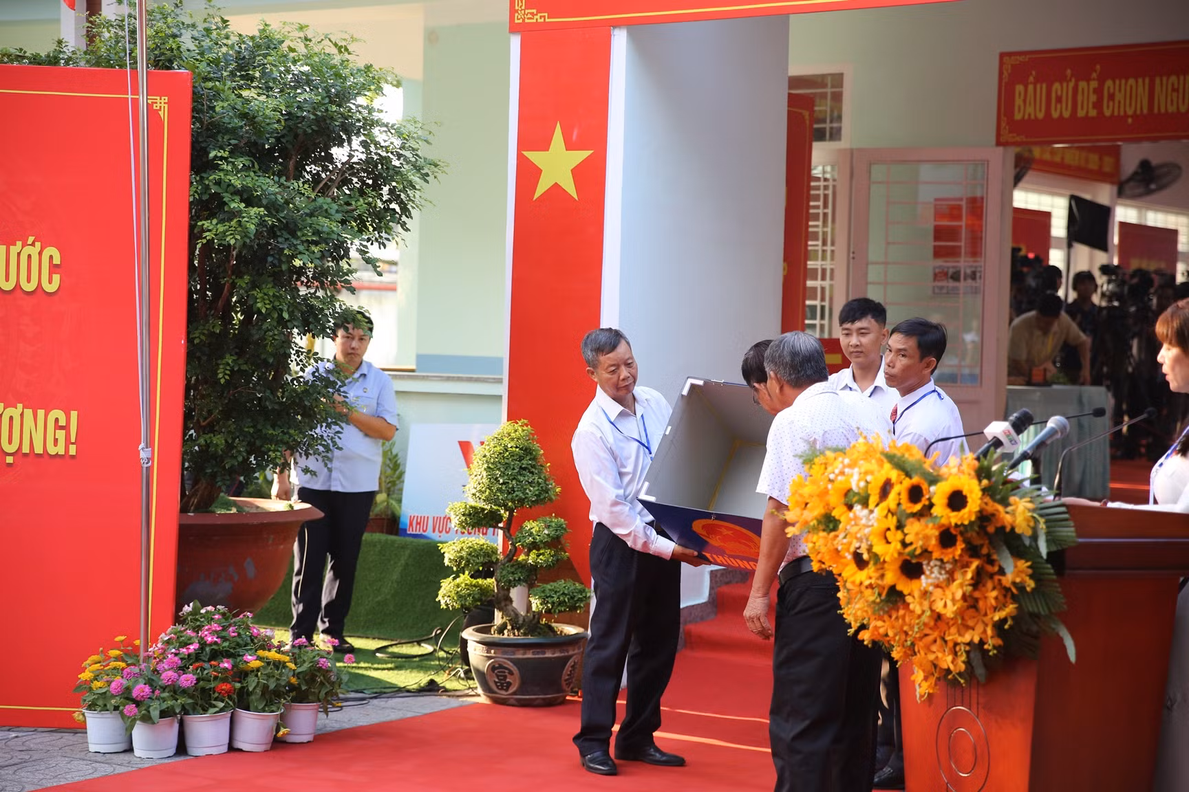 Chủ tịch Quốc hội Trần Thanh Mẫn dự lễ khai mạc bầu cử tại TP Hồ Chí Minh -1