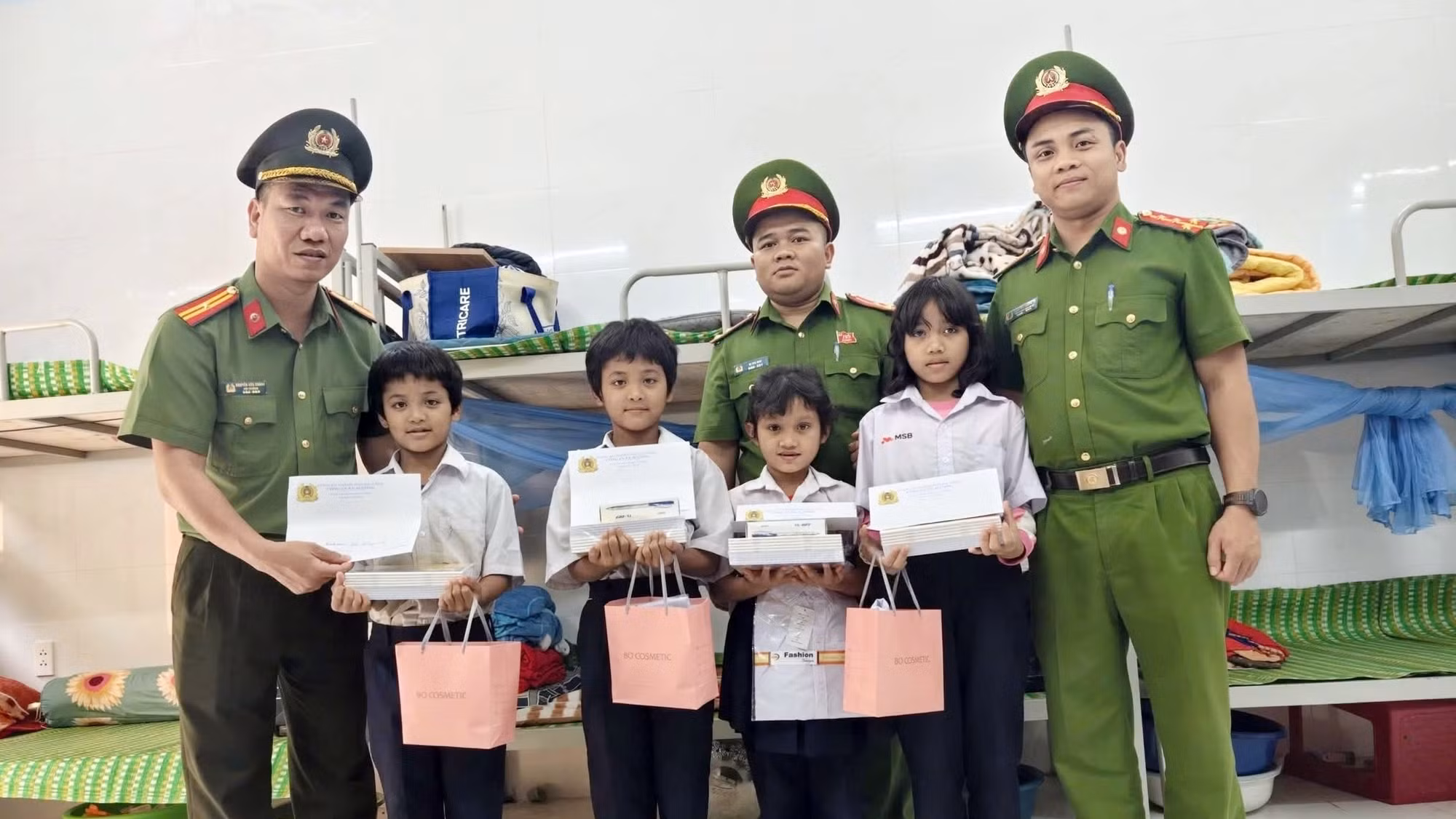 Điểm tựa bình yên từ sự xung kích của tuổi trẻ Công an cơ sở -0